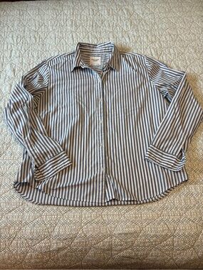 Abercrombie & Fitch Women’s Blue and White Striped Button-Down Shirt